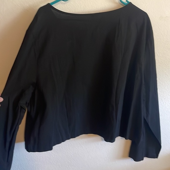 ⭐️ 3/$20 black crop long sleeve 3X - Picture 4 of 4